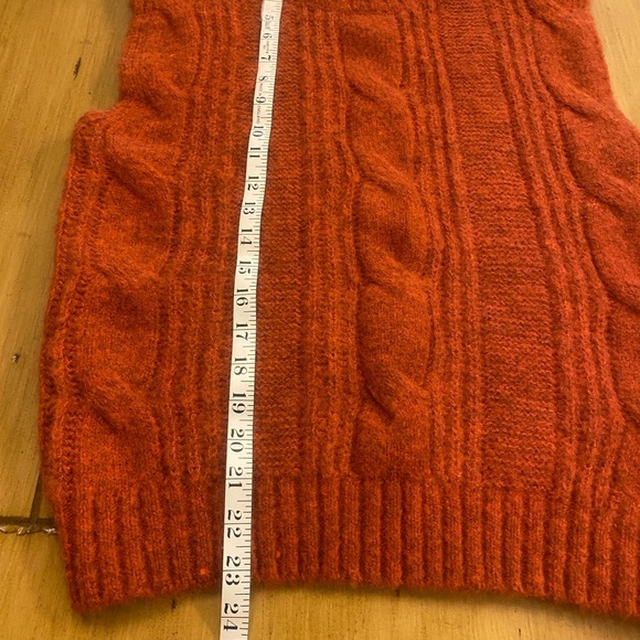 Women’s Burnt Orange Cable Knit Vest Acrylic New Size small/medium - Picture 7 of 10